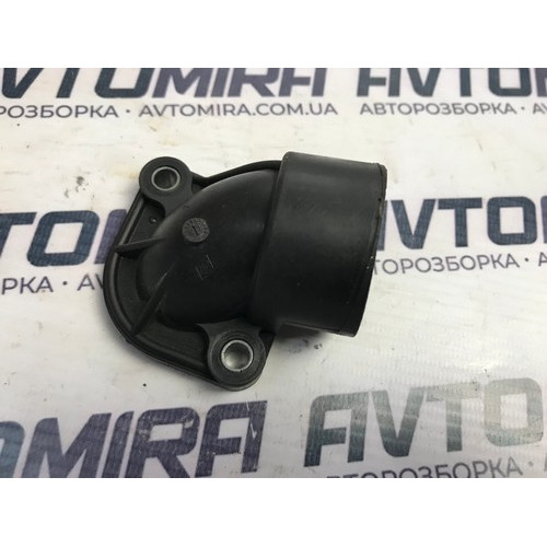 Фланец системы охлаждения Renault Megane II 1.9 DCI 2002-2009 8200590563